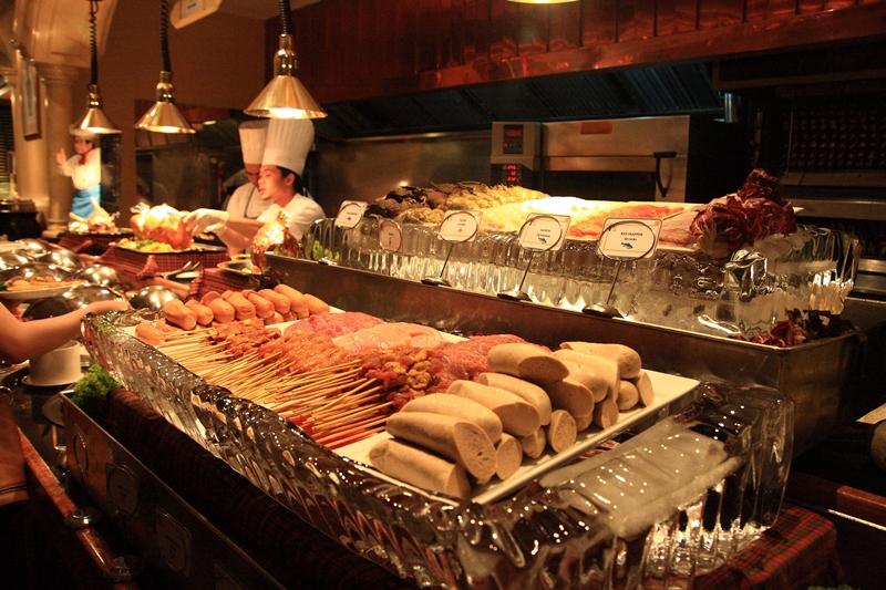 รูปภาพของ อาหารผัดสไตล์เอเชี่ยน - มองโกเลี่ยน บุฟเฟ่ต์นานาชาติ ที่ 92 Cafe