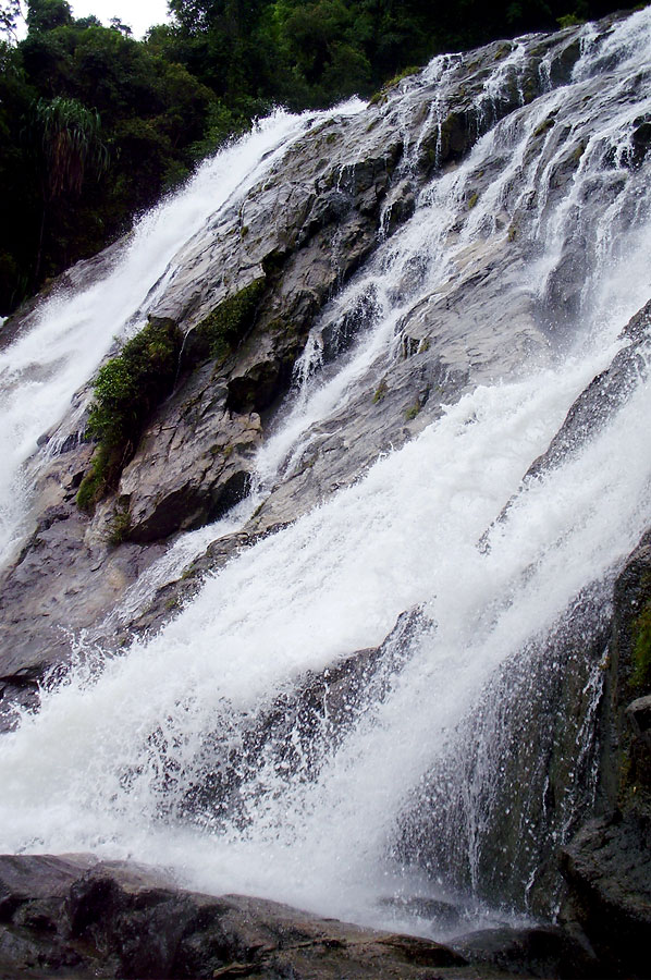 รูปภาพของ เที่ยวน้ำตกไพรวัลย์(Phraiwan Waterfall) เขตรักษาพันธุ์สัตว์ป่าเขาบรรทัดช่วงหน้าฝน