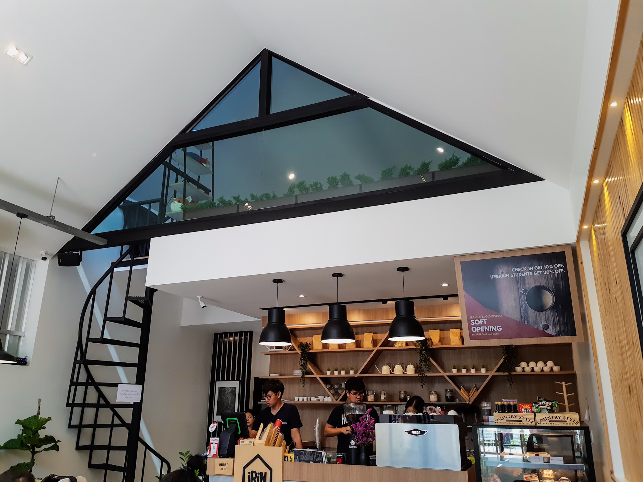 รูปภาพของ iRin Cafe and Bistro ร้านกาแฟเปิดใหม่ไอริน โดนใจทุกคน